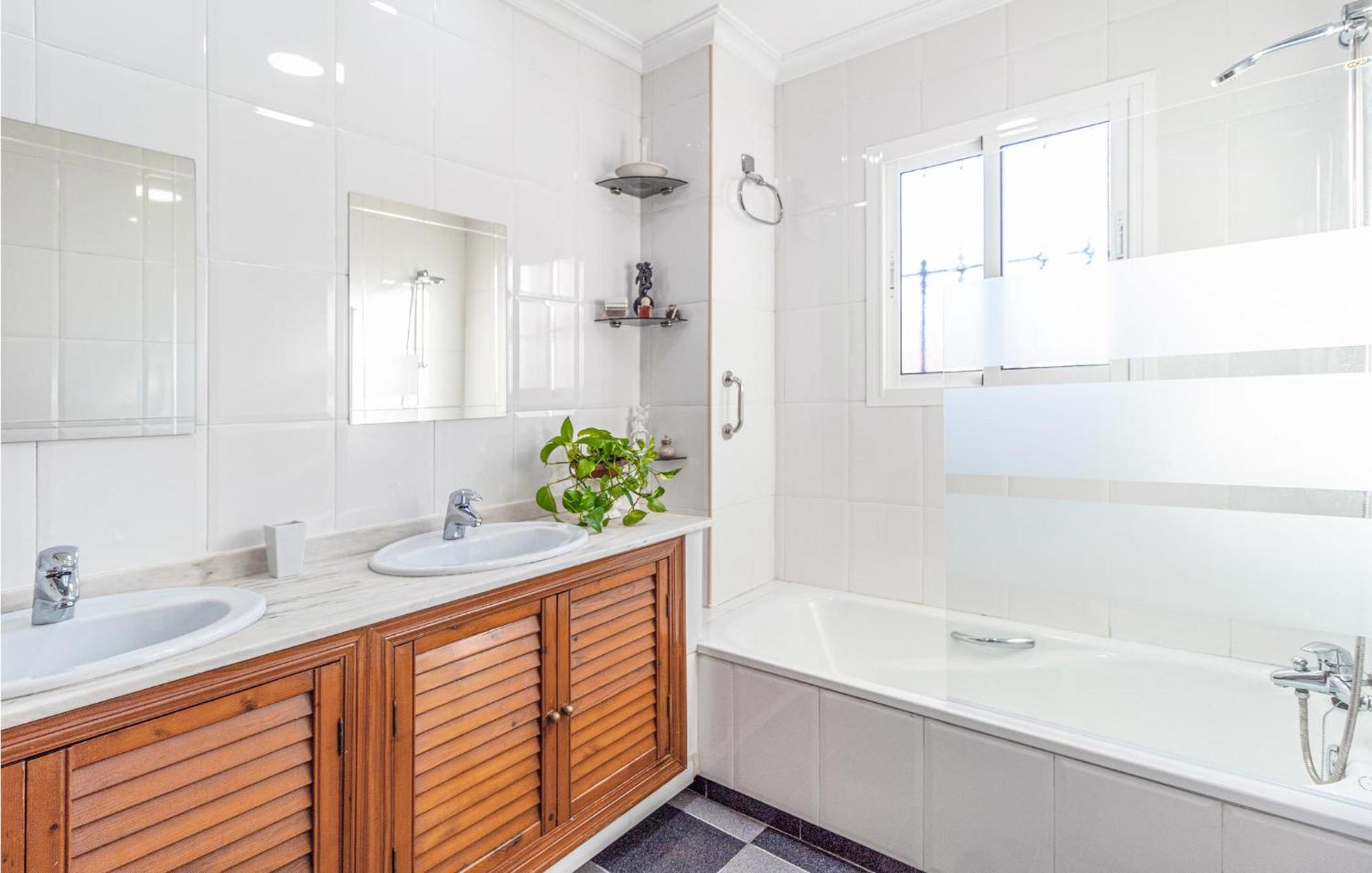 Stunning Home In Mlaga With 2 Bedrooms And Wifi Malaga Ngoại thất bức ảnh